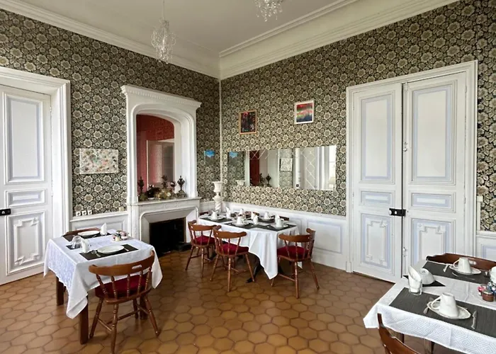 Gite Chaumiere Chateau De La Bouchatte